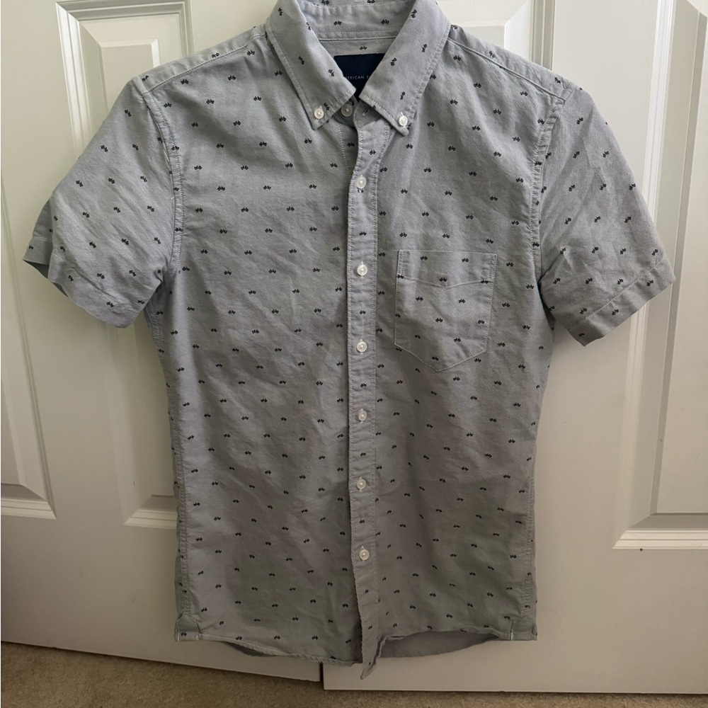 Like new American Eagle short sleeve button down grey